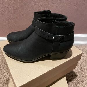 Clarks Boyland Dawn Black Leather Bootie - 8.5